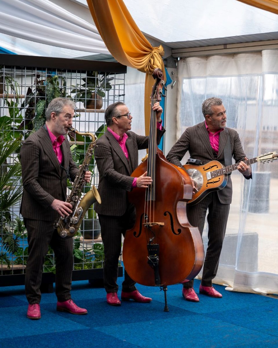 De Flamingo’s bij een ontvangst