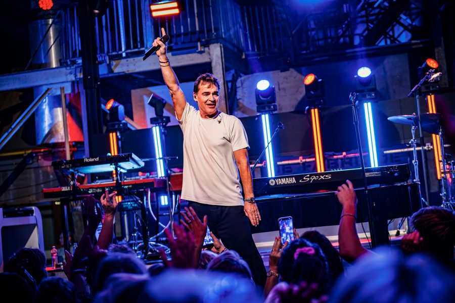 Jeroen van der Boom op een evenement van Timeless Events