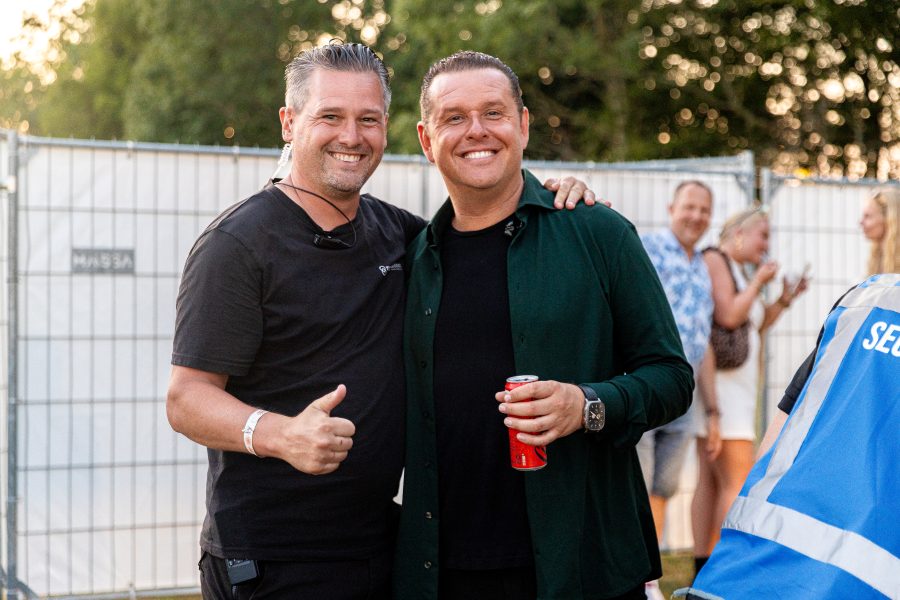 John West op een evenement van Timeless Events
